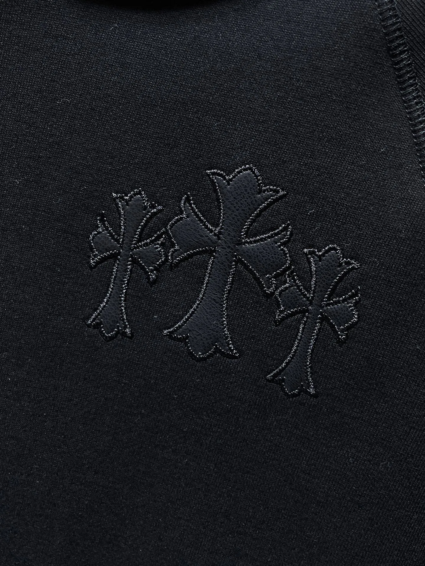 P260 Chrome Hearts Classic Dark Series Crow Cross Embroidery Patch Leather Hooded Sweatshirt Improved customized version of 1:1 high-weight high-quality fabric Recommended Color: Gray Black Size: S, M, L, XL